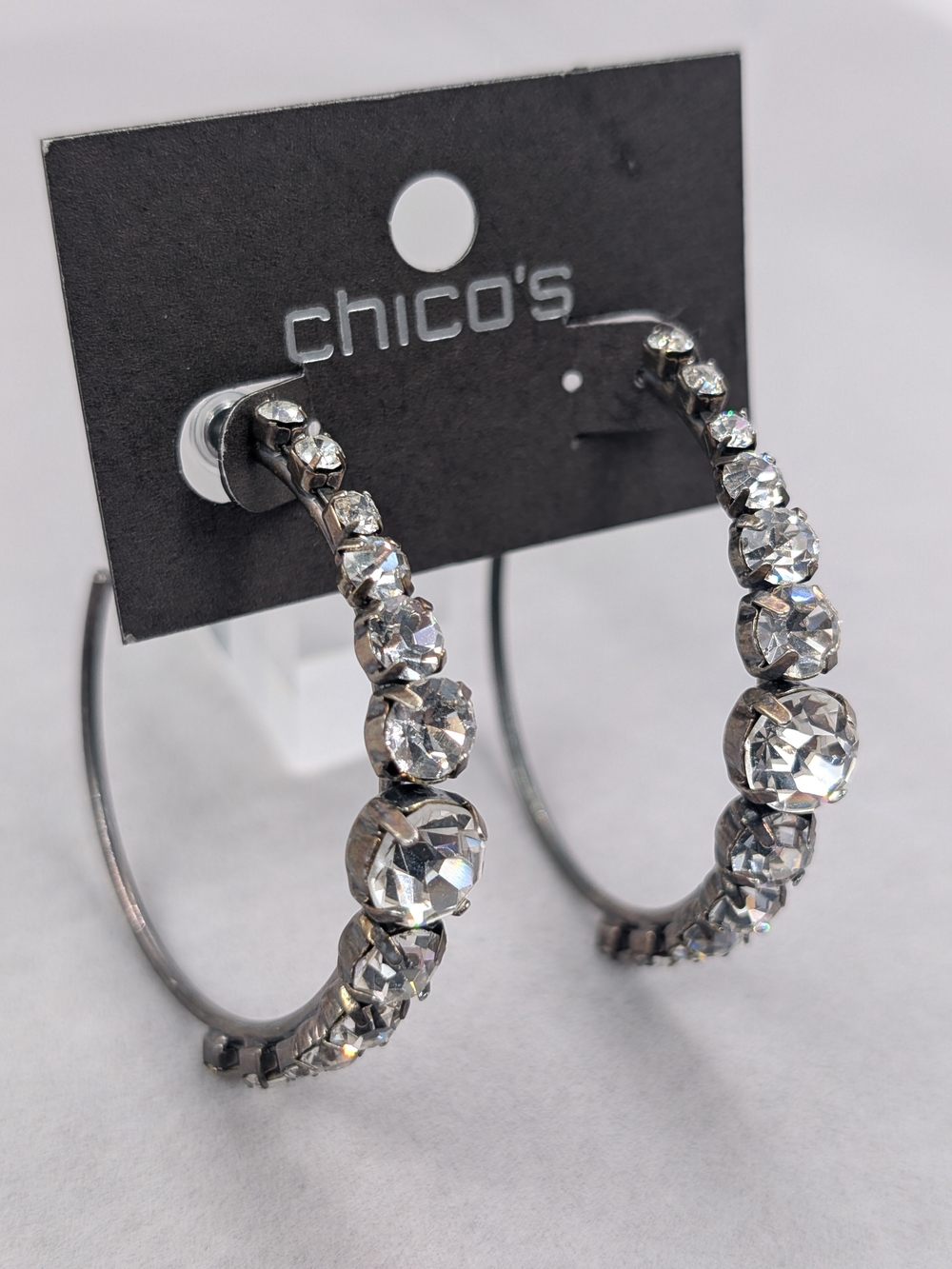 Chico’s NWT Large Graduated Crystal Hoop Earrings Gunmetal | M305